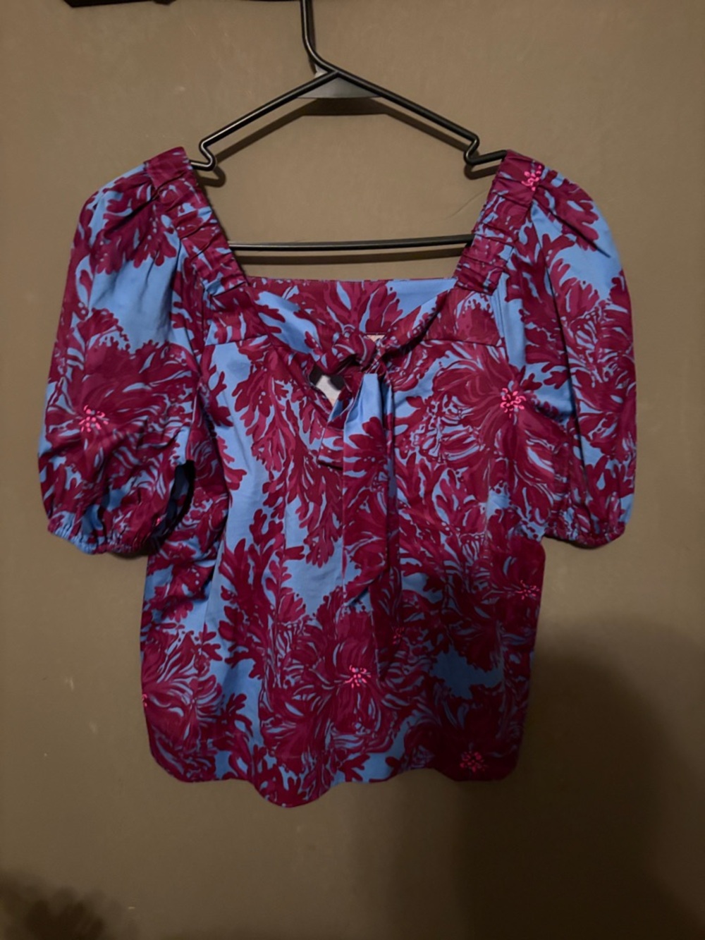Lilly Pulitzer Blue Top with Fuchsia Floral Print size 0 - Picture 3 of 5